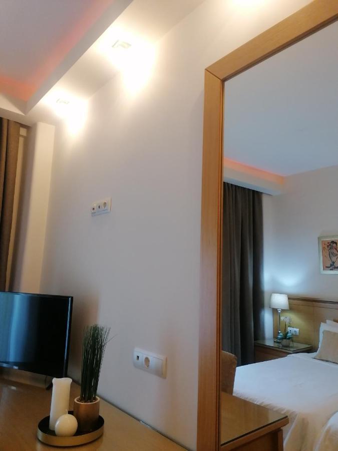 Alexandros Hotel 3*
